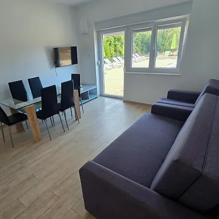 Diamond Vila Cetina