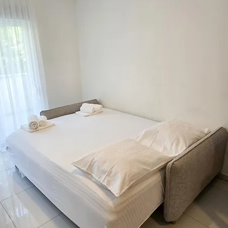 Diamond Vila
